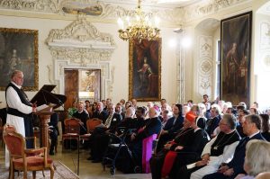 Altabt Gregor im vollen Kaisersaal